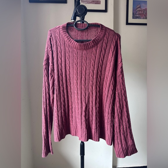 Sweaters - Light Cableknit Sweater